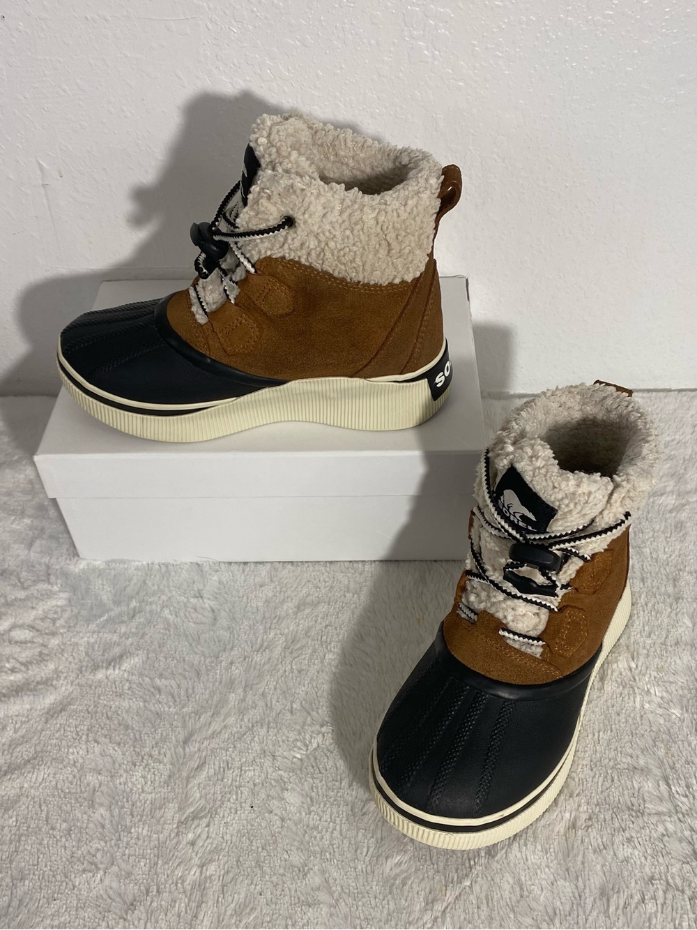 Sorel Out n About IV Chillz Waterproof Duck Boots Youth Size 4 Taffy Black
